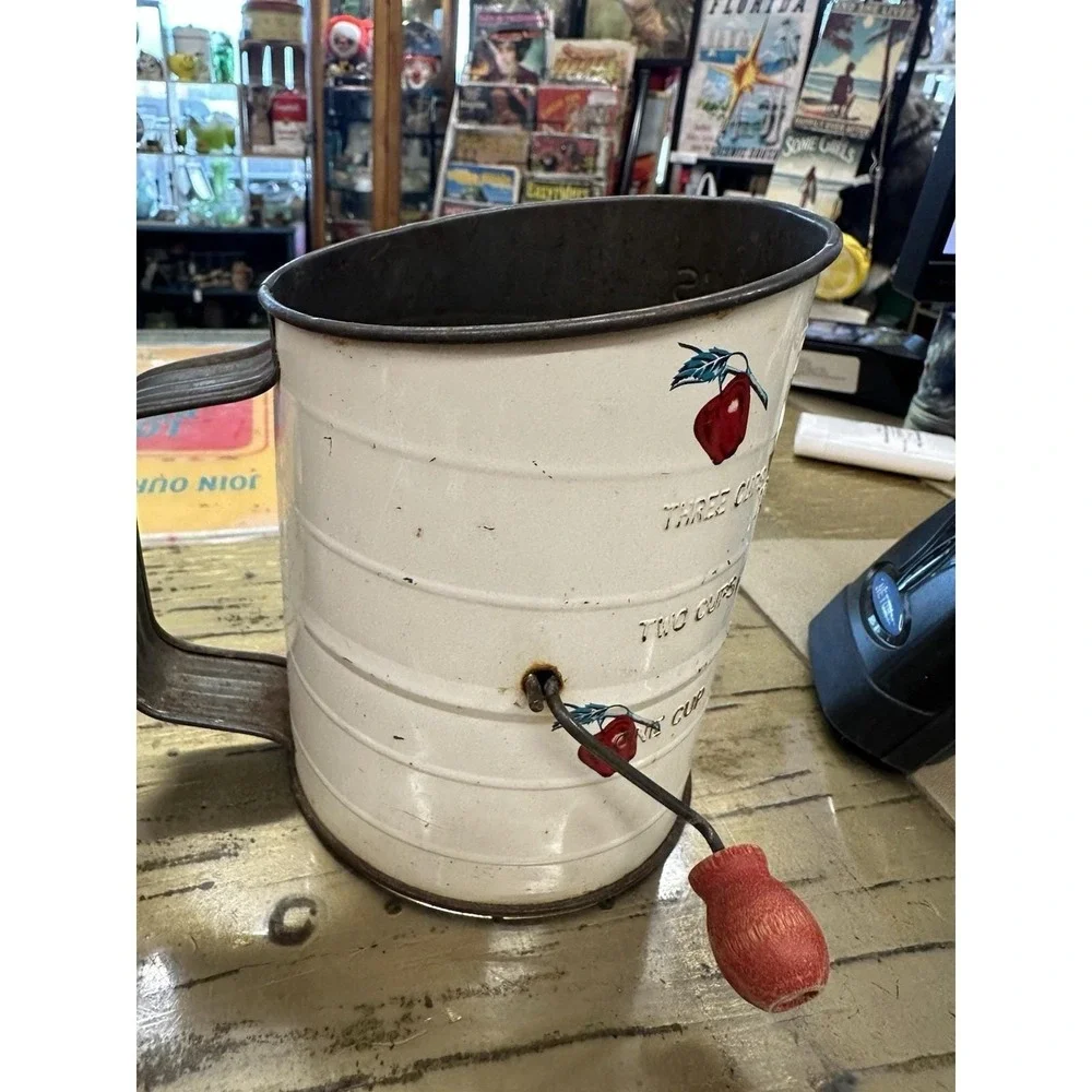 Vintage Bromwell's APPLE Measuring 3-Cup Flour Sifter Off White With Apples